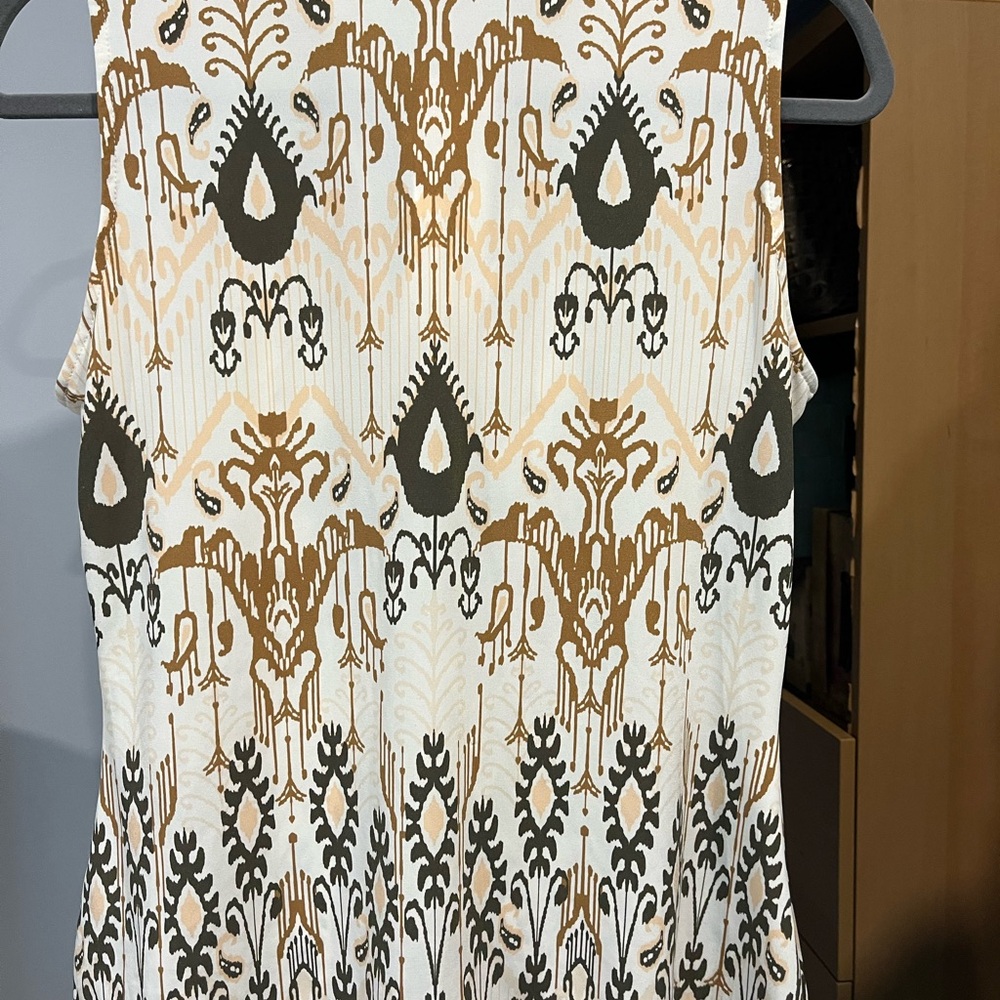 Calvin Klein White and Blue Graphic Sleeveless Blouse - Picture 4 of 4